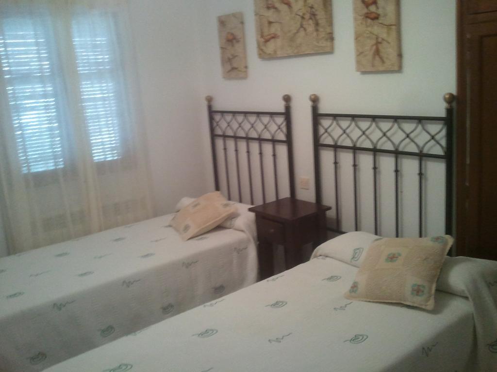 Hostal-Restaurante Fogon De Gredos Guisando Δωμάτιο φωτογραφία