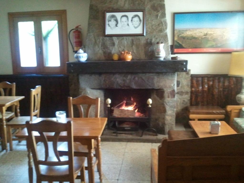 Hostal-Restaurante Fogon De Gredos Guisando Εξωτερικό φωτογραφία