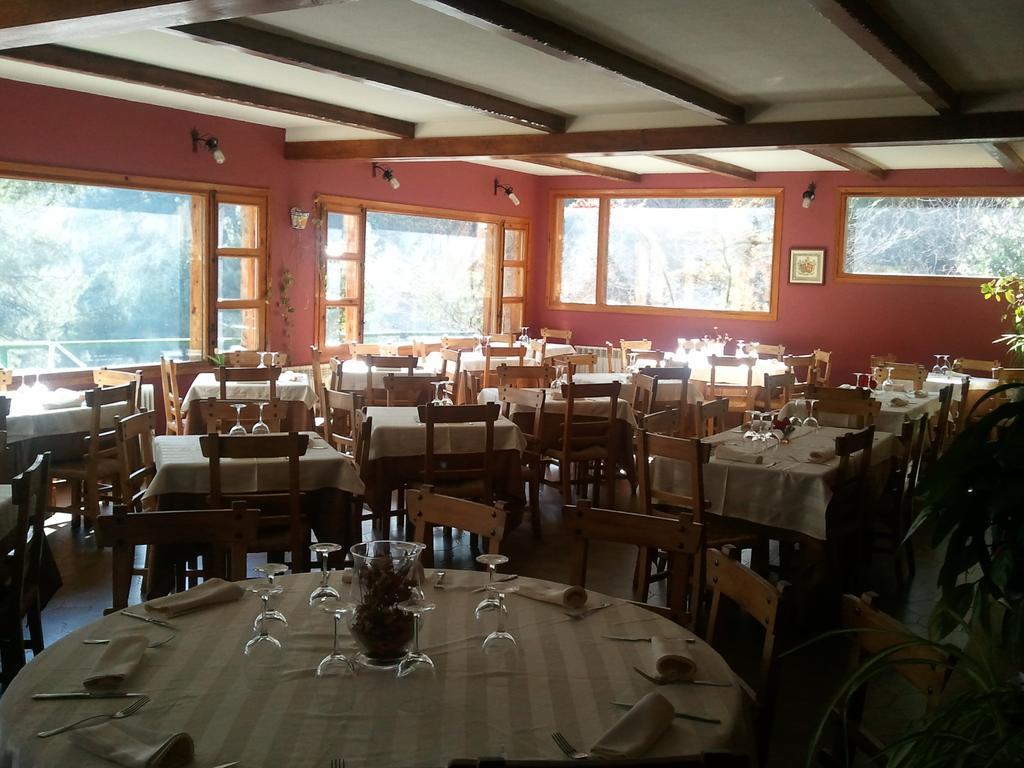 Hostal-Restaurante Fogon De Gredos Guisando Εξωτερικό φωτογραφία