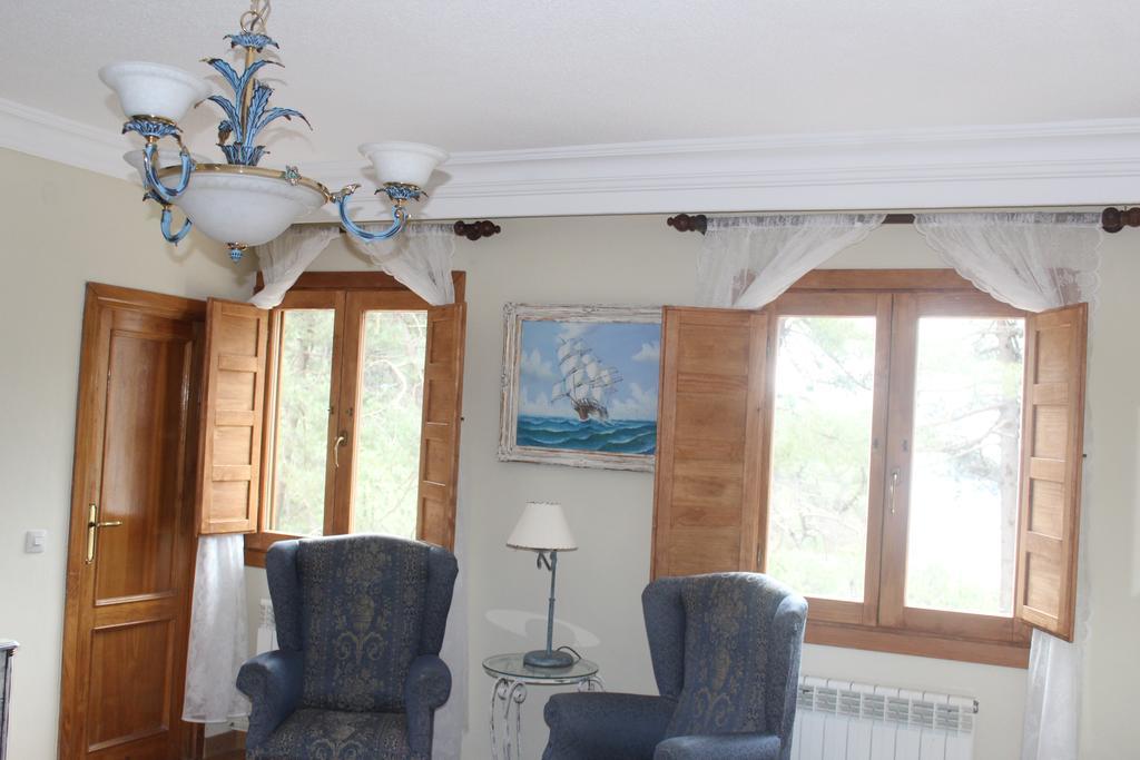 Hostal-Restaurante Fogon De Gredos Guisando Εξωτερικό φωτογραφία